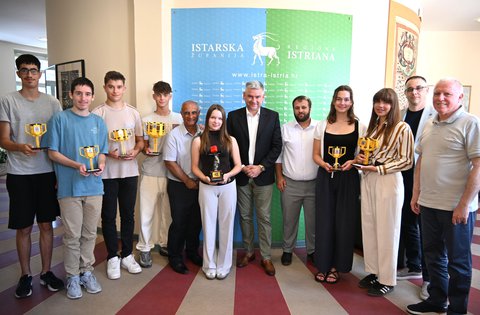 Il Presidente della Regione Miletić ha ricevuto i membri dell’Associazione Bit Kids 101 dopo il successo ottenuto al Campionato Mondiale FIRST LEGO League negli Stati Uniti