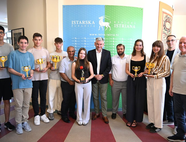 Il Presidente della Regione Miletić ha ricevuto i membri dell’Associazione Bit Kids 101 dopo il successo ottenuto al Campionato Mondiale FIRST LEGO League negli Stati Uniti