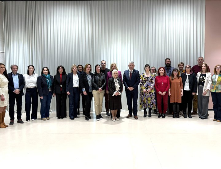 La Regione Istriana continua a investire fortemente nell’identità: oltre 150.000 euro assegnati a scuole dell’infanzia e scuole  per l’insegnamento della storia e della cultura del territorio