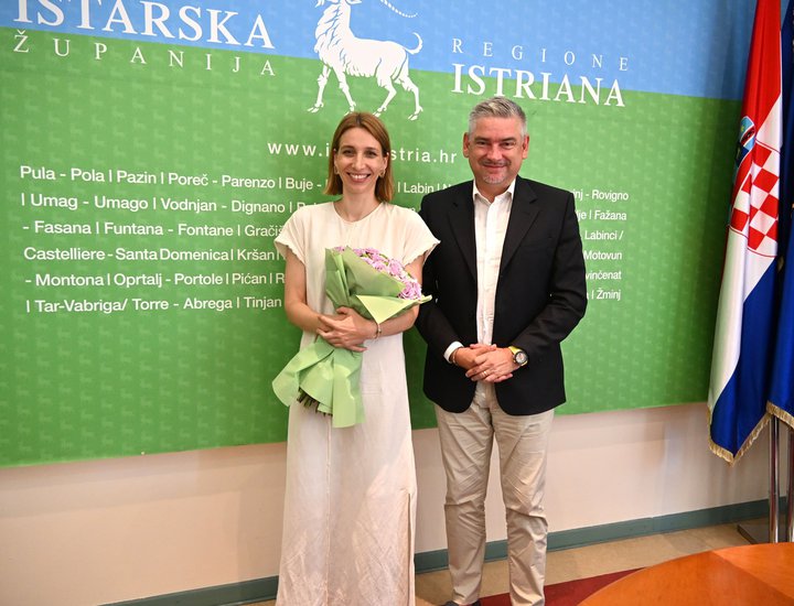 Il presidente della Regione Istriana Miletić ha ricevuto l’attrice Dijana Vidušin, vincitrice del Premio „Vladimir Nazor“