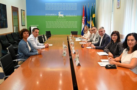 Župan Miletić s predstavnicima Općine Sveti Lovreč razgovarao o daljnjem razvoju i unapređenju kvalitete života u toj istarskoj općini