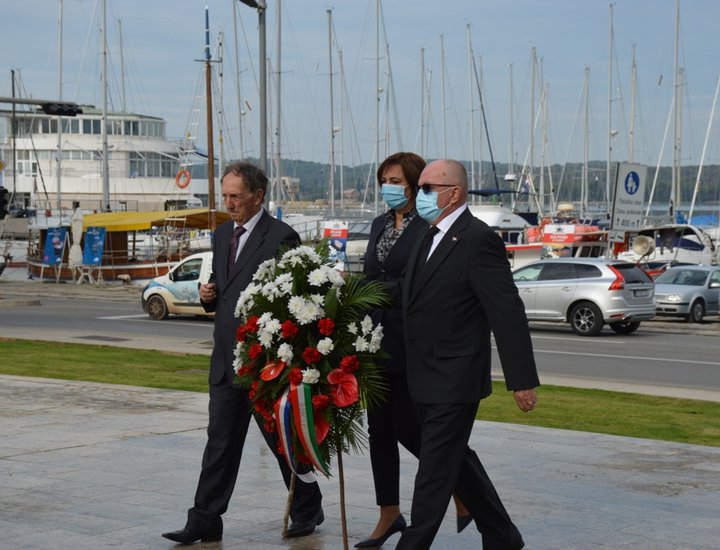 Con la posa delle corone di fiori sono state celebrate le giornate di Ognissanti e il Giorno dei morti